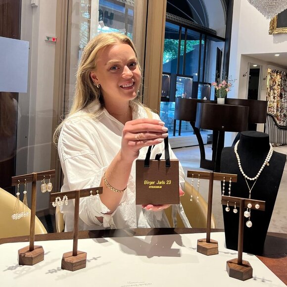 Women's 14k fish hook gold Dainty gold Wire Wrap pearl drop Earrings - Picture 5 of 6